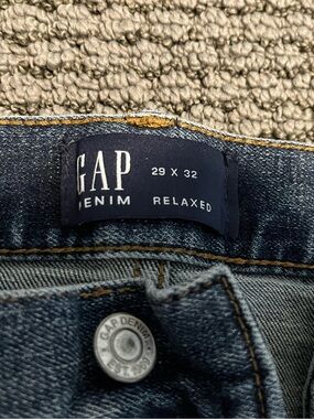 GAP Women's Relaxed Jeans in Dark Indigo